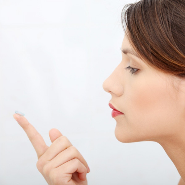 Як зняти контактні лінзи