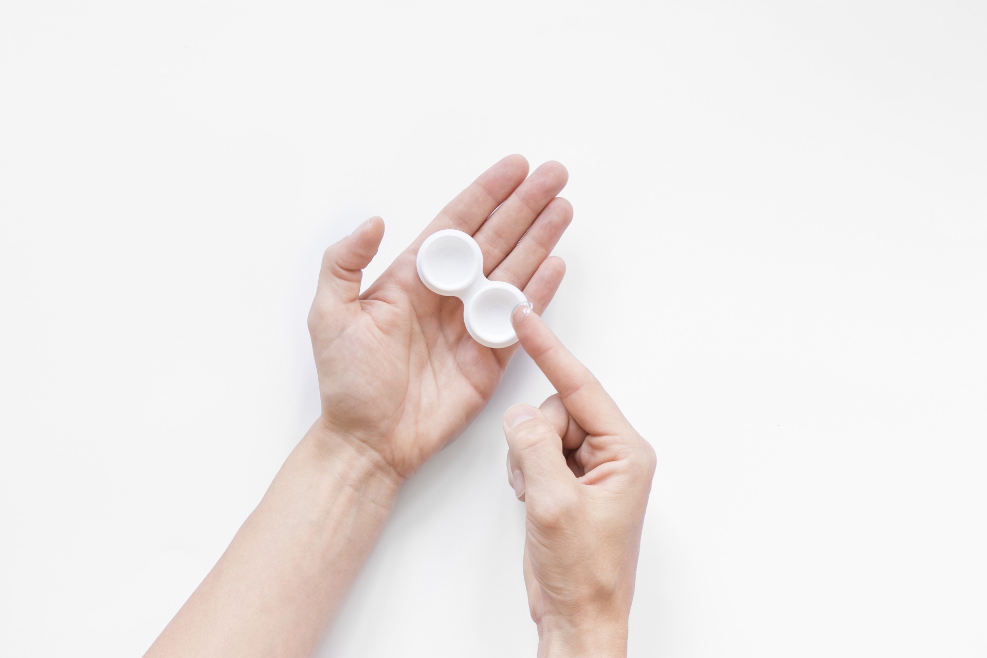 Белые контактные линзы