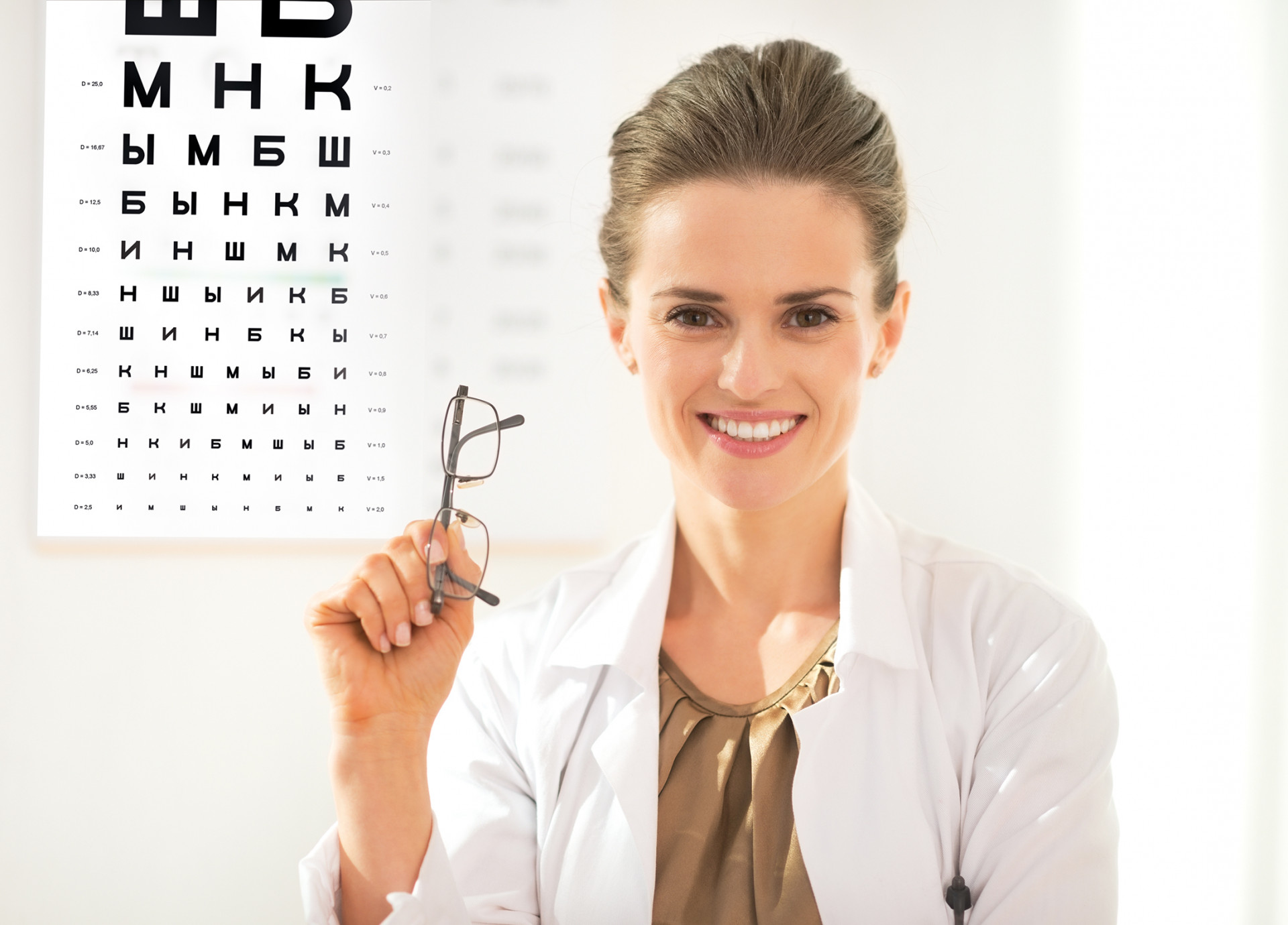 Нужно ли проходить окулиста, чтобы купить цветные контактные линзы?