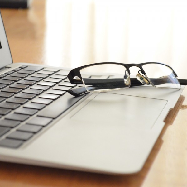 Про користь окулярів для комп'ютеру